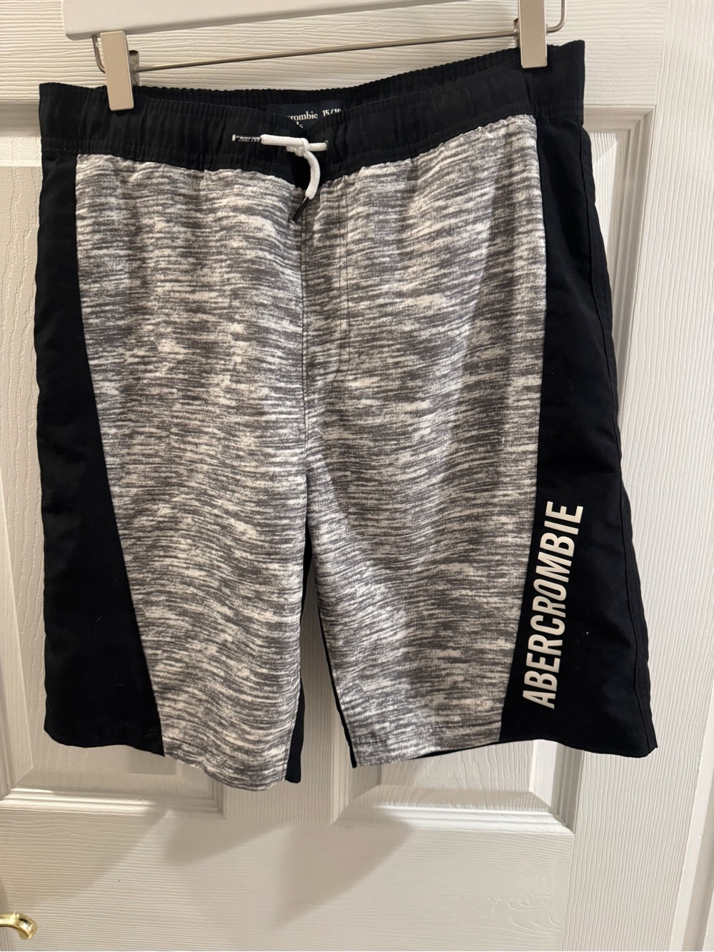 Abercrombie & Fitch Boys Gray & Black Athletic Shorts/Swimsuit Xl